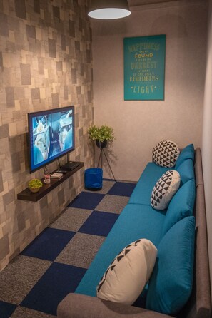 Lobby sitting area - Vibrant Hostel (Kota Kinabalu)