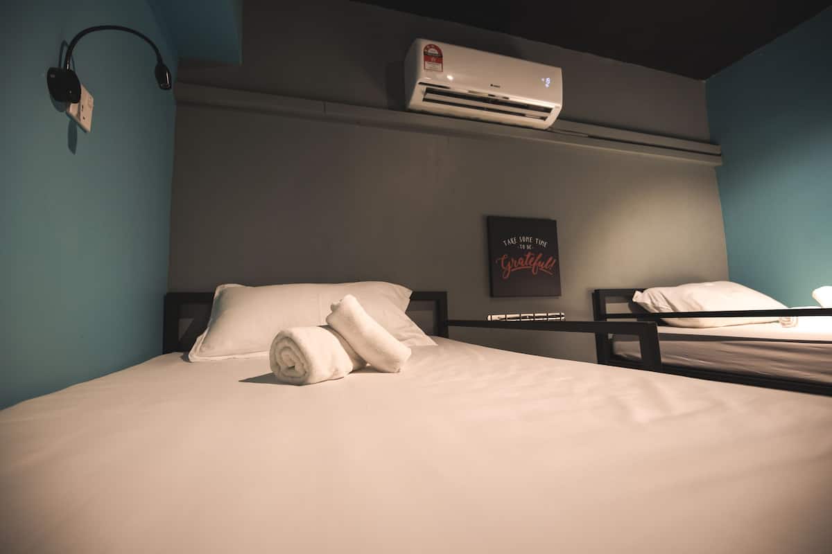 WiFi (free), bed sheets