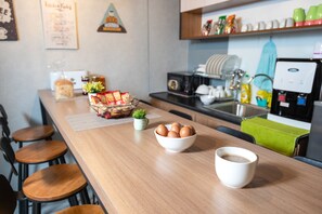 Food and drink - Vibrant Hostel (Kota Kinabalu)