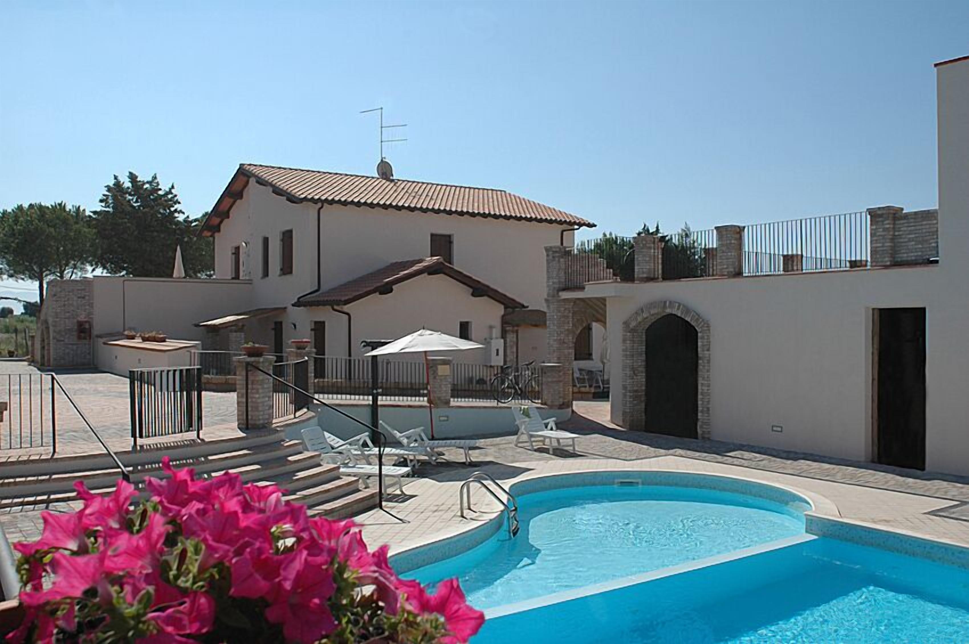 Piscine extérieure (ouverte en saison)