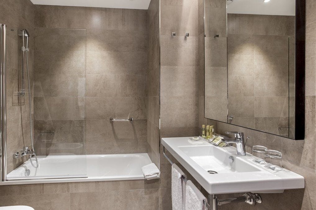 1 bedroom, down duvets, minibar, in-room safe