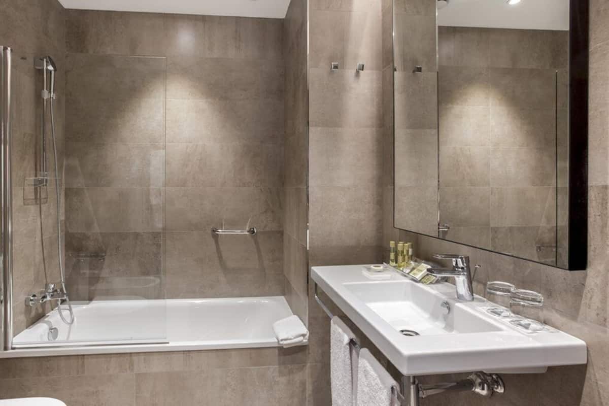 1 bedroom, down duvets, minibar, in-room safe