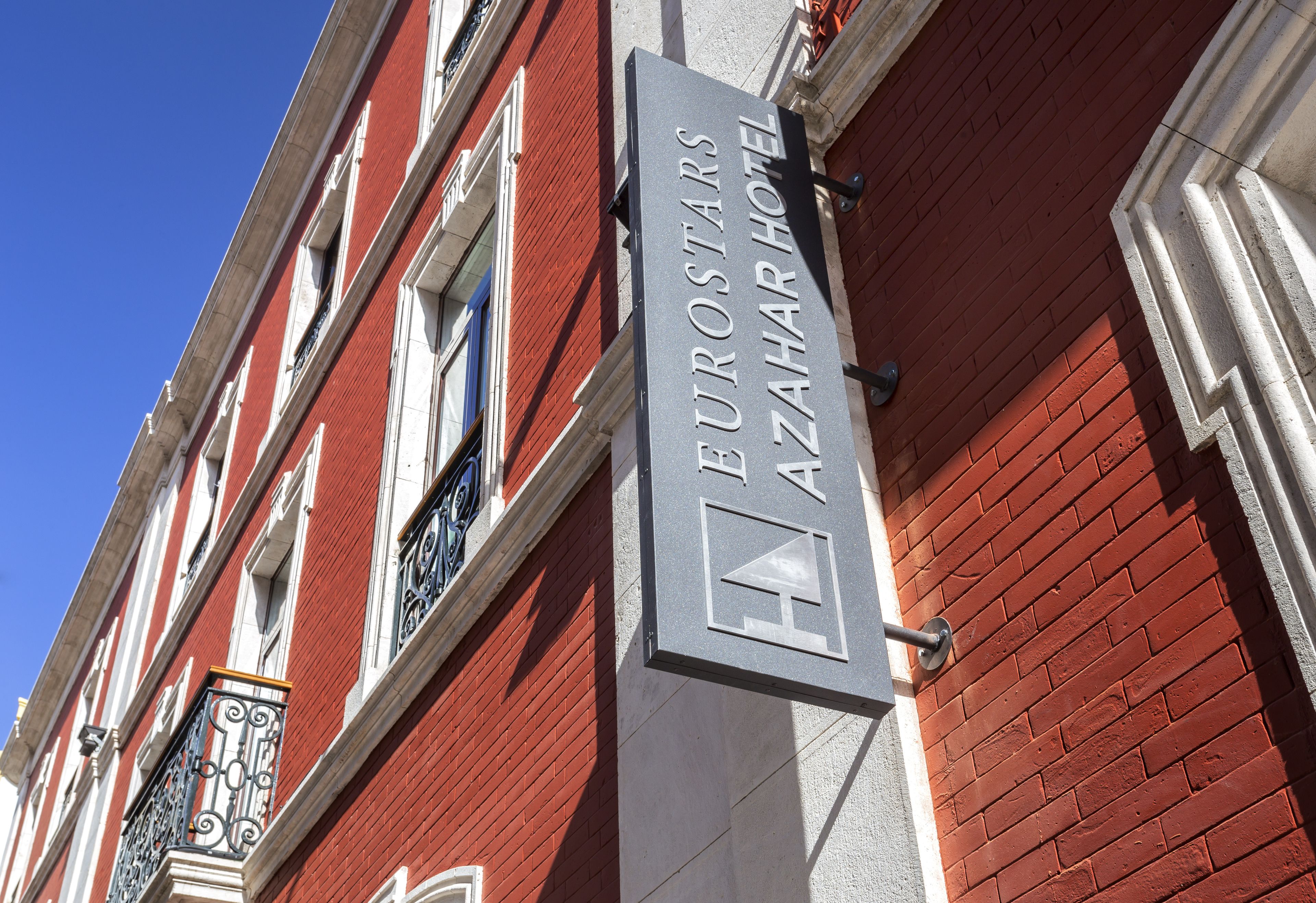Een hotelschild voor Eurostars Azahar Hotel.