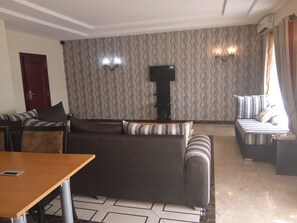 Premium Suite | In-room dining