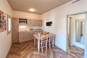 Classic Bungalow, 2 Bedrooms | Living area | 32-inch flat-screen TV with cable channels - Il Villaggio di Giuele (Finale Ligure)