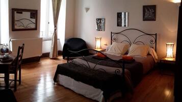 Chambre Double (Esclarmonde) | Bureau, chambres insonorisées, fer et planche à repasser, Wi-Fi gratuit