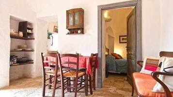 Apartamento tradicional, 2 quartos, cozinha americana, vista para o jardim | Café da manhã