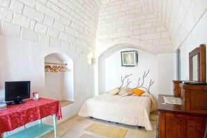 Studio, Kitchenette, Garden View | Individually decorated, individually furnished, desk, bed sheets - Riposo Del Vento (Cisternino)