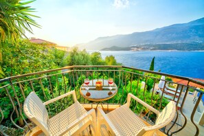 ヴィラ 4 ベッドルーム 禁煙 | バルコニー