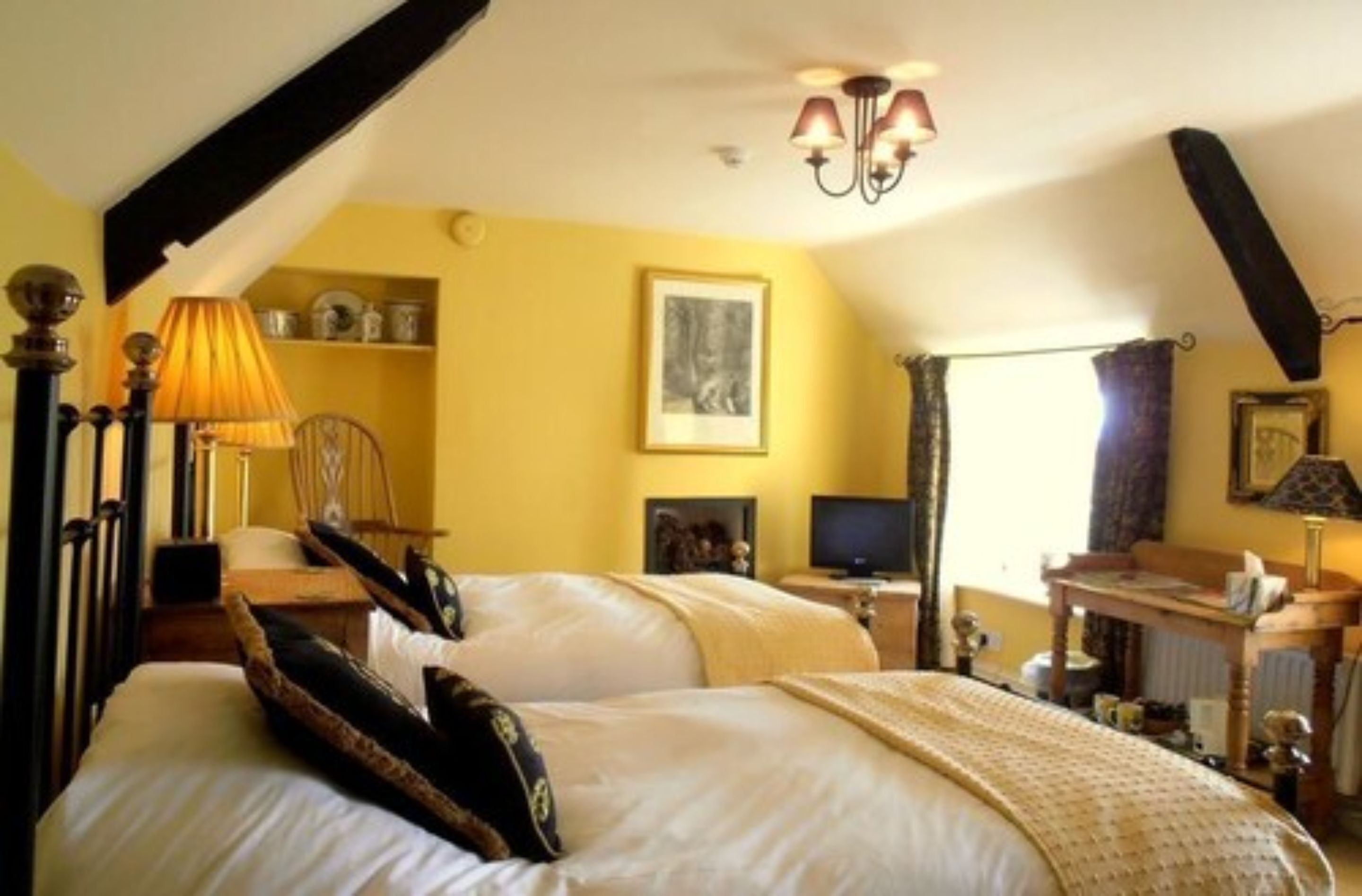 Iron/ironing board, free WiFi, bed sheets