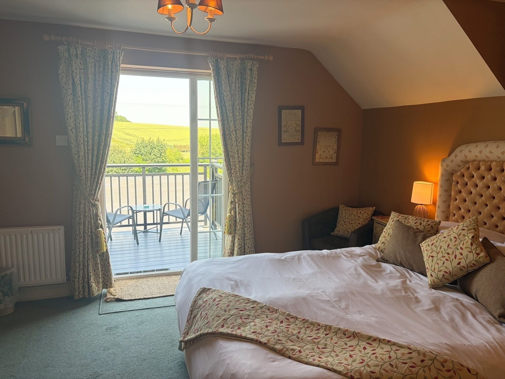 Classic Double Room with Balcony (Room 2) | Strykjärn/strykbräda, gratis wi-fi och sängkläder