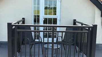 Classic Double Room with Balcony (Room 2) | Ban công