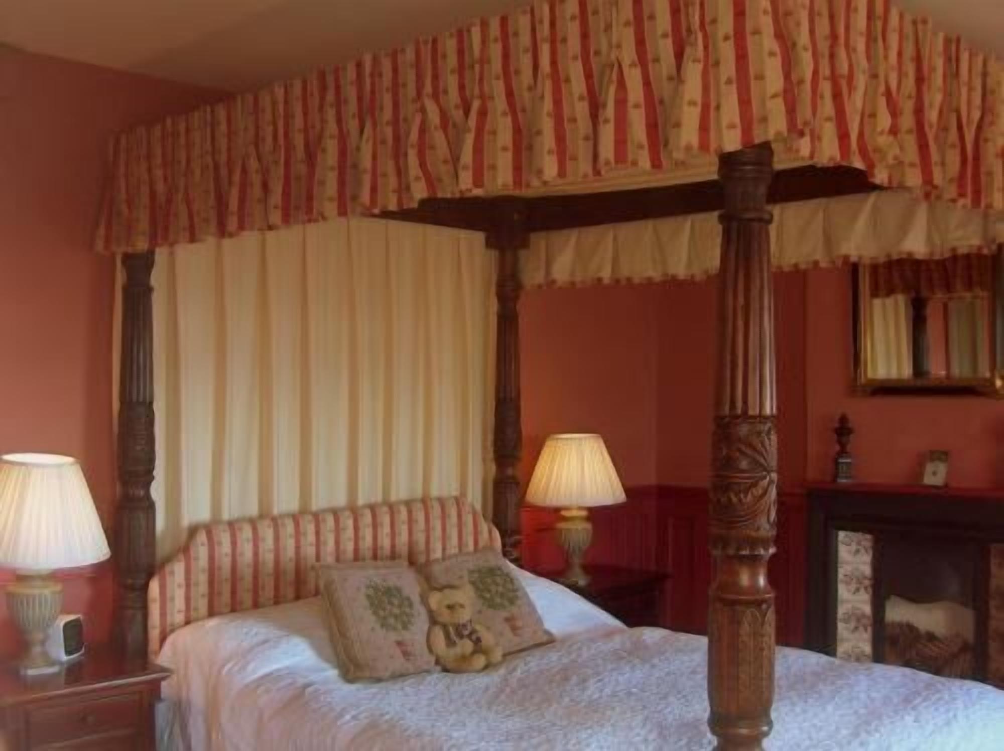 traditional four-poster suite (room 4) | iron/ironing board, free wifi, bed sheets