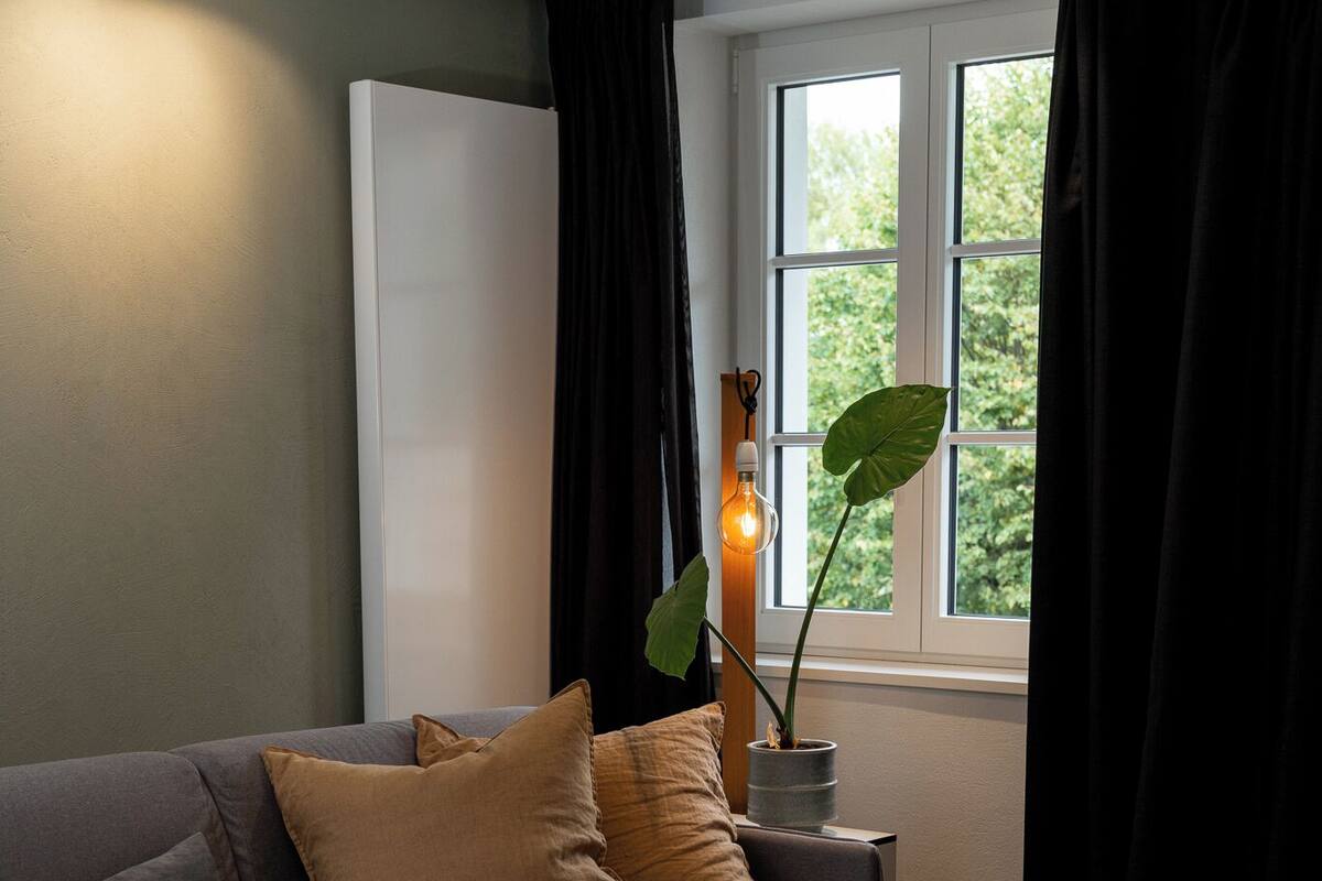 Suite 1725 | Wohnbereich | 32-Zoll-Flachbildfernseher mit Satellitenempfang