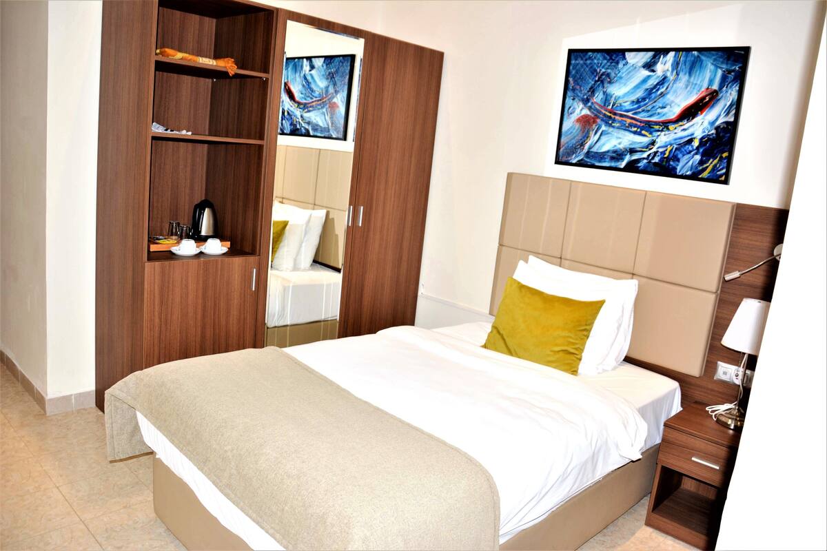 Ropa de cama de alta calidad y minibar