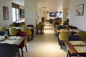 Petit déjeuner buffet compris tous les jours