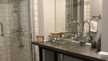 Shower, free toiletries, hair dryer, towels