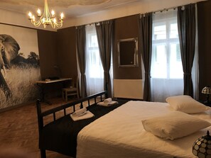 Superior Suite, 1 King Bed with Sofa bed | 1 bedroom, individually decorated, individually furnished - Poet Pastior Residence (Sibiu)