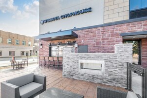 Dinner served, American cuisine