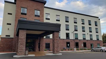 Vista frontal de la propiedad