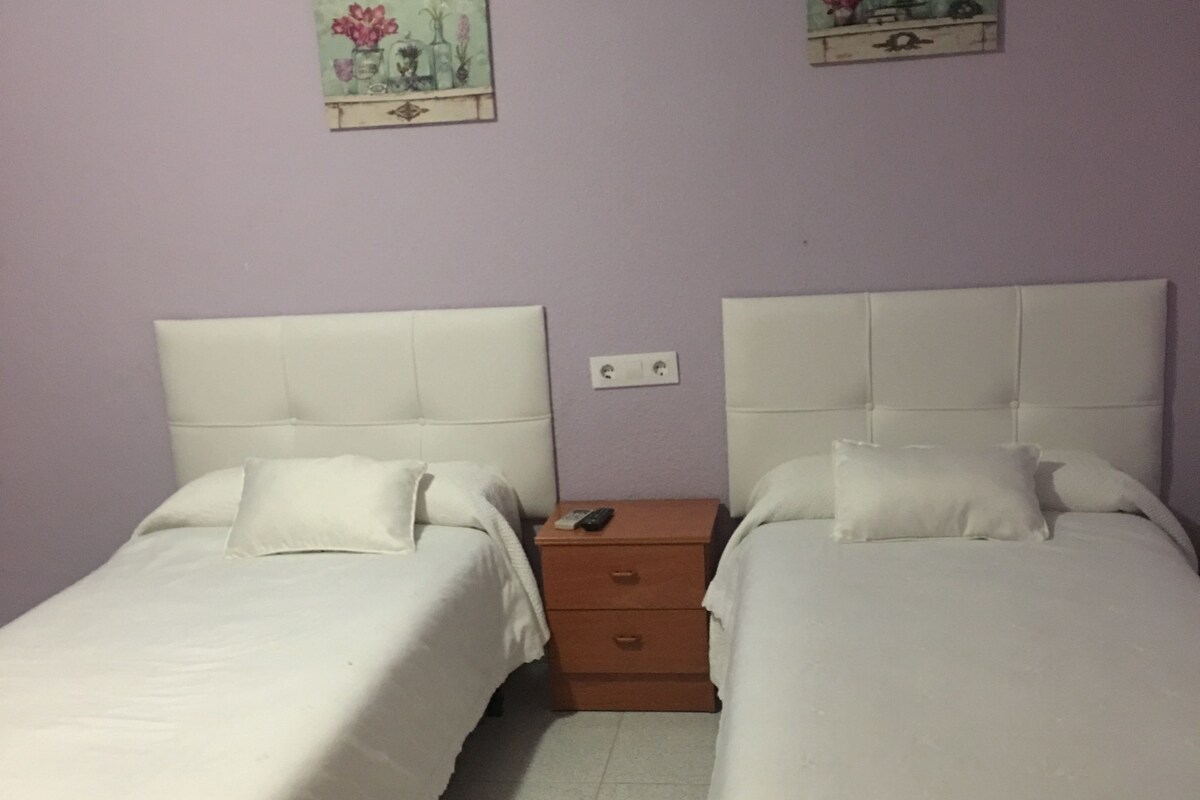 Cunas gratuitas, wifi gratis y ropa de cama 