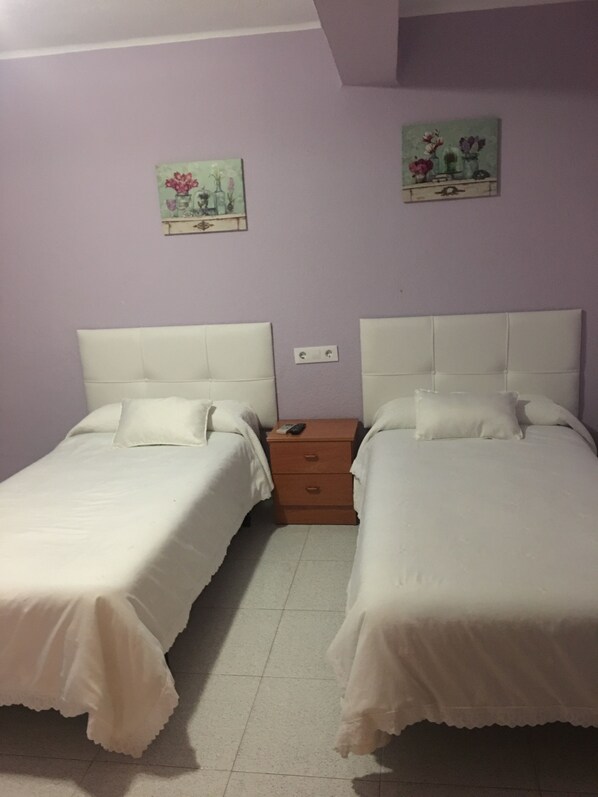 Cunas gratuitas, wifi gratis y ropa de cama