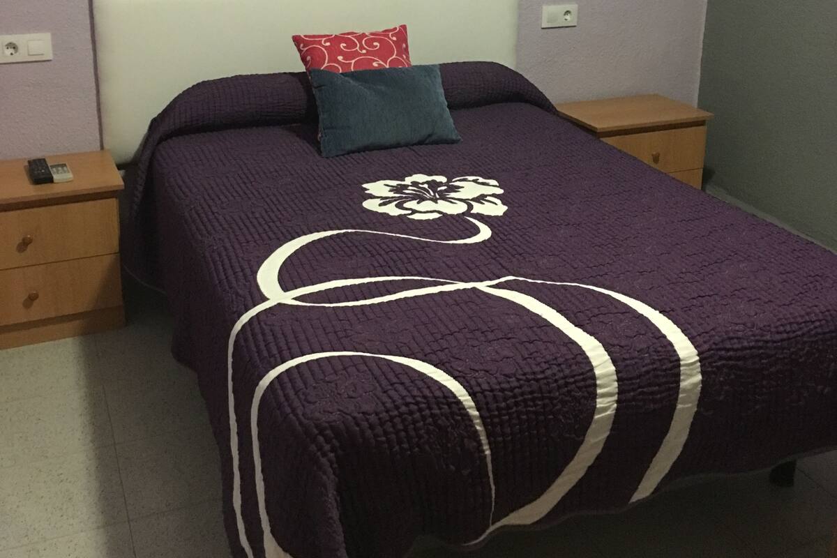 Habitación individual | Cunas gratuitas, wifi gratis y ropa de cama