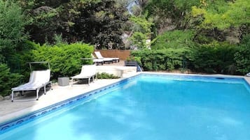 Outdoor pool, sun loungers