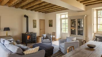 Comfort Apartment, 1 Queen Bed with Sofa bed (La Pompe) | Living room