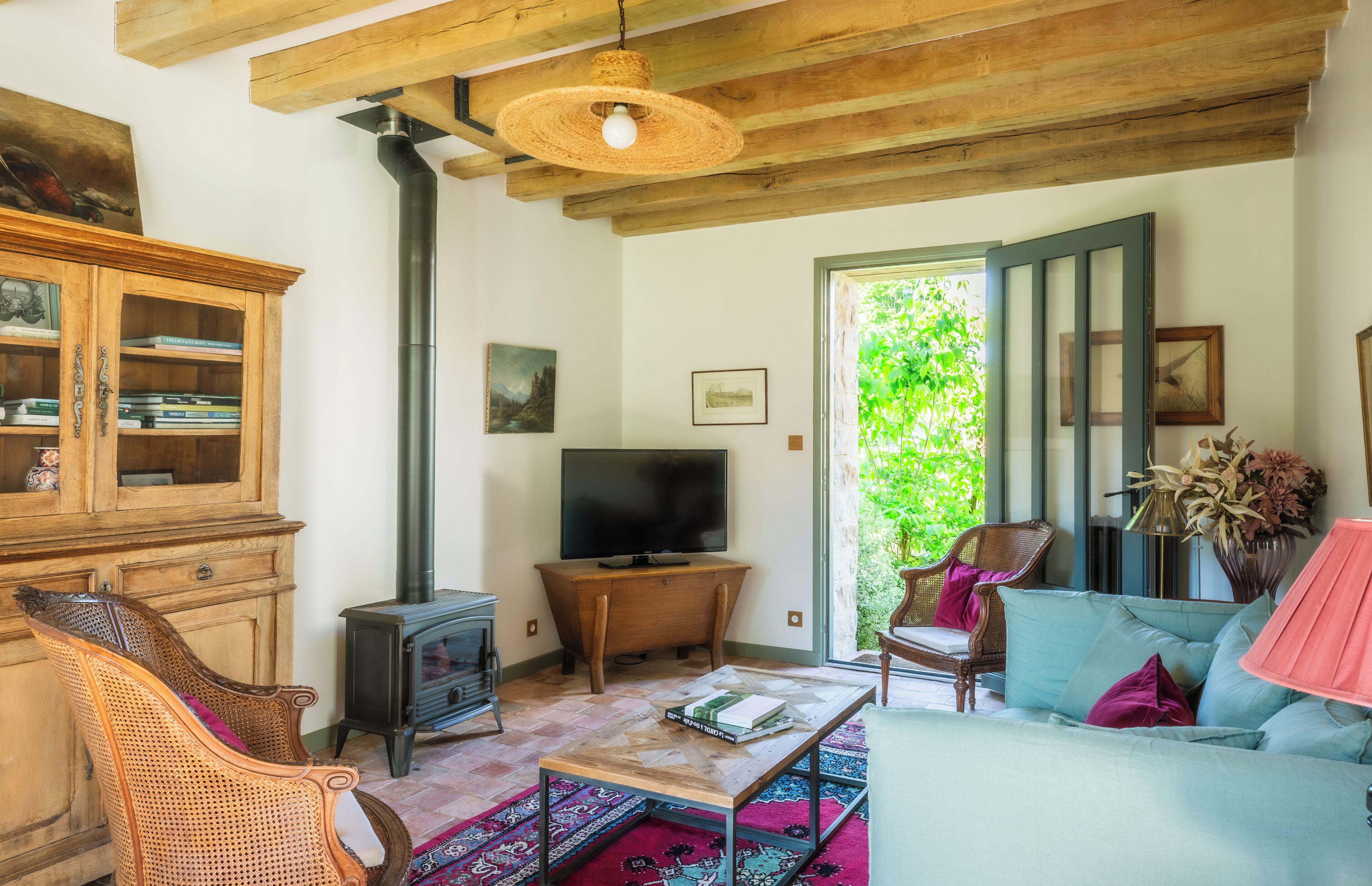 Comfort Apartment, 2 Bedrooms, Non Smoking, Courtyard View | Living area