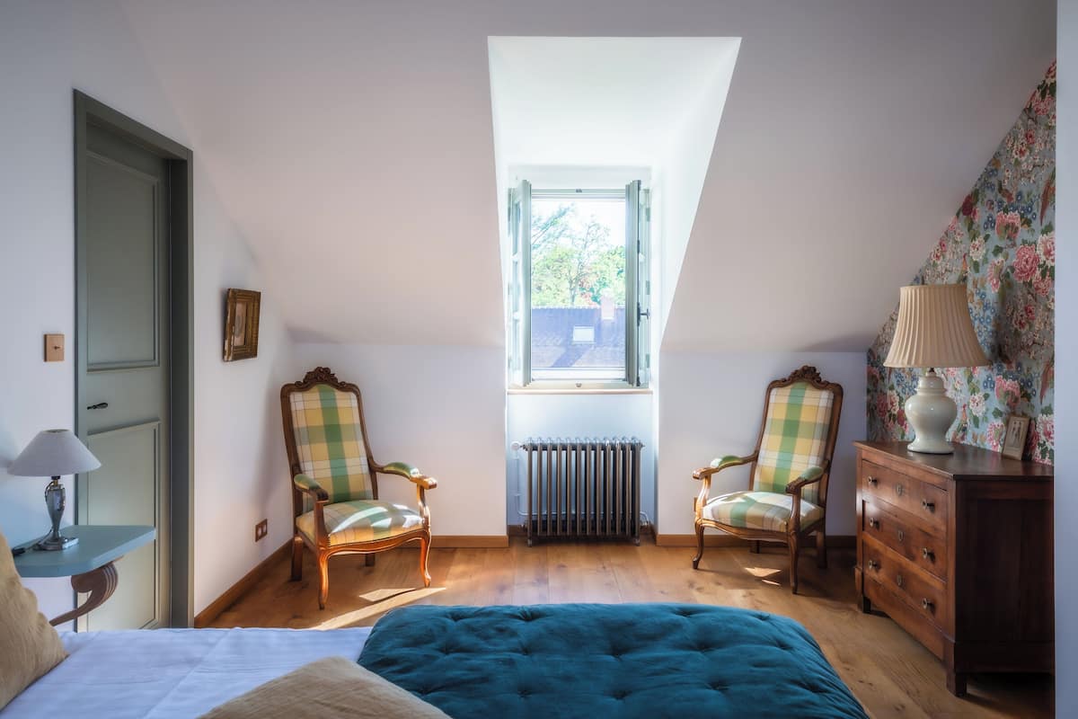 Quarto casal clássico, 1 cama de casal ou 2 camas de solteiro, para não fumantes, vista para o pátio | Individualmente decorados, individualmente mobiliados, cortinas blackout