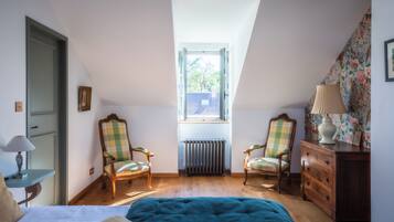 Doppia Classic, 1 letto matrimoniale o 2 letti singoli, non fumatori, vista cortile | Con stile personalizzato, con arredamento individuale, tende oscuranti