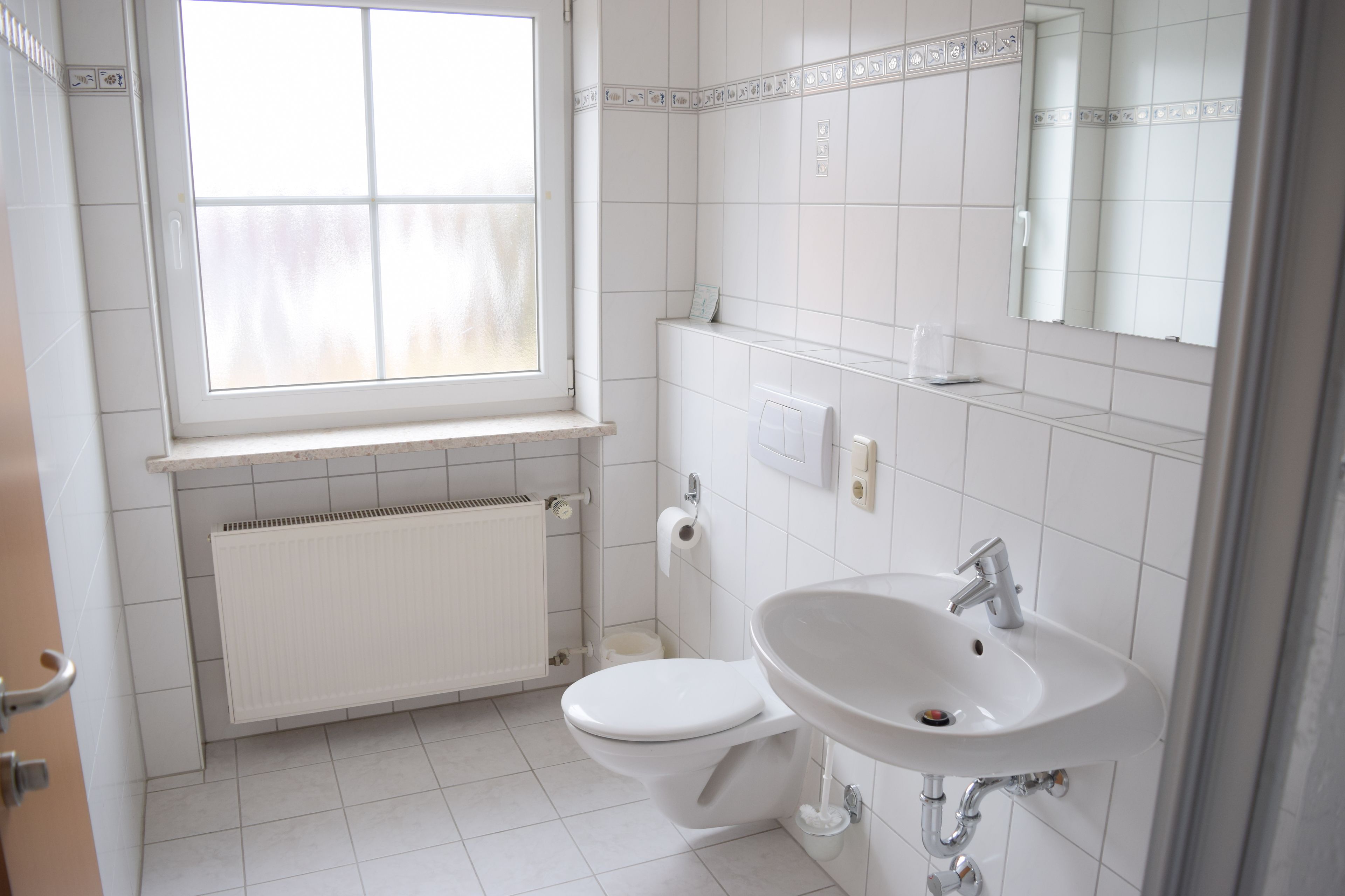 single room | bathroom | shower, towels