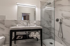 Hair dryer, bidet, towels, soap - Palazzina Canal (Venice)