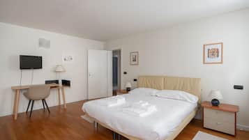 Departamento, 2 habitaciones | 2 habitaciones, caja de seguridad en la habitación y escritorio