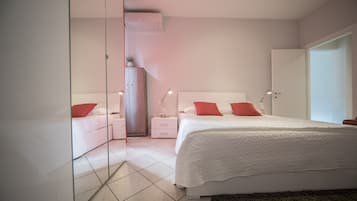 Apartment, 1 Bedroom | 1 bilik tidur, dilengkapkan perabot secara berasingan, meja