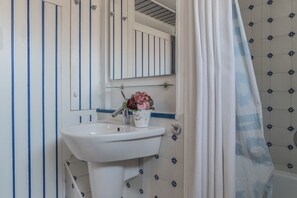 Bathroom sink - Three Terraces (Venice)