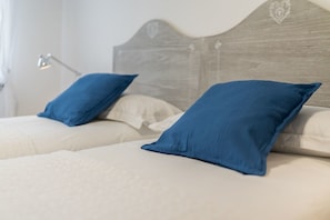 3 quartos, escrivaninha, cortinas blackout