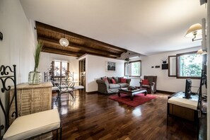 38-Zoll-Flachbildfernseher mit Kabelempfang, Fernseher