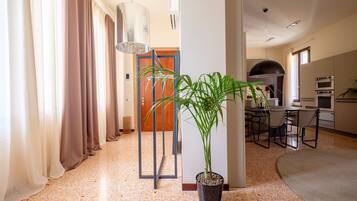 Apartment, 3 Bedrooms | Living room | 44-inch flat-screen TV with cable channels, Smart TV