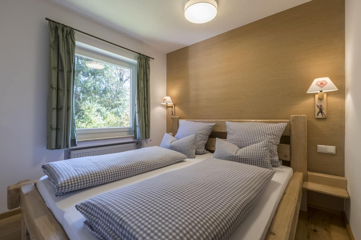 Apartment (Skihaserl) | Schreibtisch, Verdunkelungsvorhänge, Bügeleisen/Bügelbrett