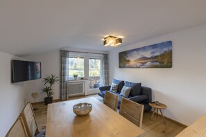 Apartment (Heuboden) | Schreibtisch, Verdunkelungsvorhänge, Bügeleisen/Bügelbrett