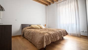Apartment, 2 Bedrooms | 2 bedrooms, in-room safe, individually furnished, desk