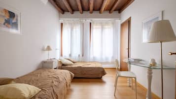 2 bedrooms, in-room safe, desk, blackout curtains