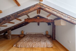 2 bedrooms, in-room safe, desk, blackout curtains - Lion 4 (Venice)