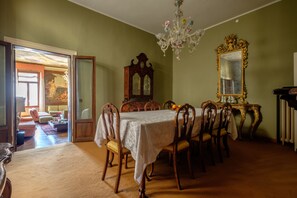 Appartement, 3 chambres | Coin séjour