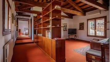 Apartment, 3 Bedrooms | Living room | Flat-screen TV