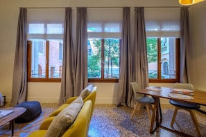 Appartement, 2 chambres | Coin séjour | Télévision à écran plat