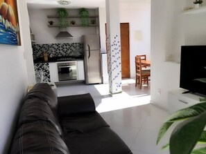 Apartamento, 2 camas de casal | Sala de estar | TV de tela plana