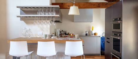 Superior Apartment, 2 Bedrooms | Private kitchen